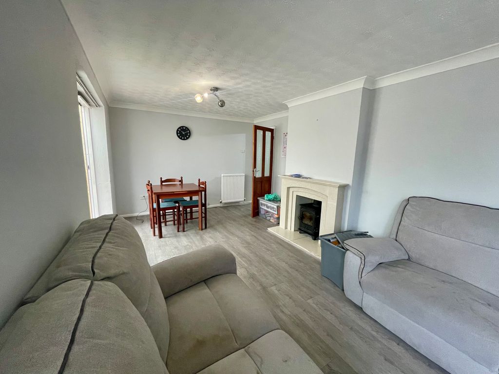 Property photo 3 of 10 Living Room