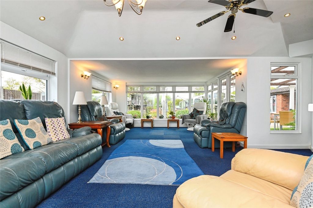 Property photo 1 of 32 Conservatory