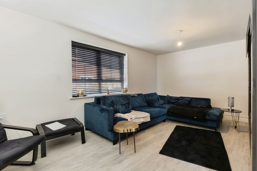 Property photo 3 of 20 Pbox-Img.Jpg