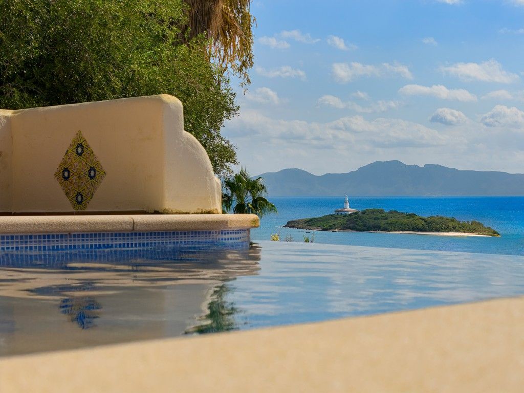 Property photo 2 of 19 View (2)