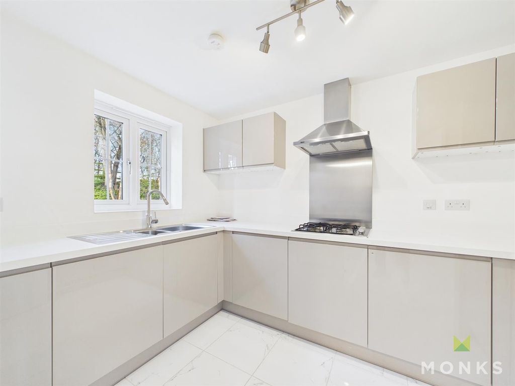 Property photo 2 of 15 Cam01520G0-Pr0358-Still008.Jpg