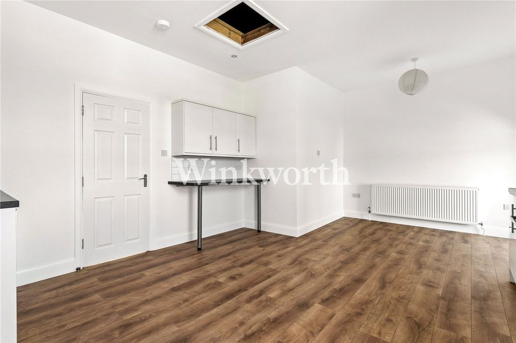 Property photo 3 of 13 Picture No. 10