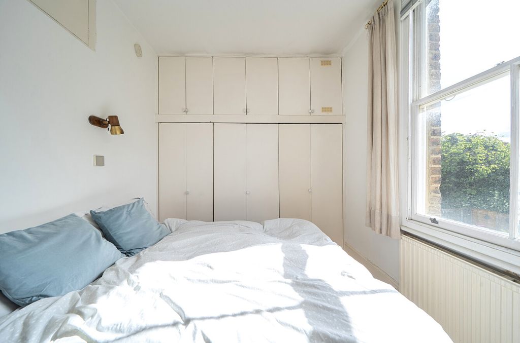 Property photo 2 of 12 1458073-11-6A0Ae4...