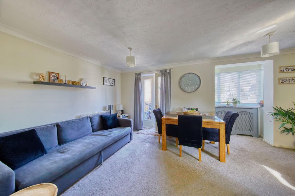Property photo 3 of 9 41_Jemmett_Close_Image5_19745_4.Jpg