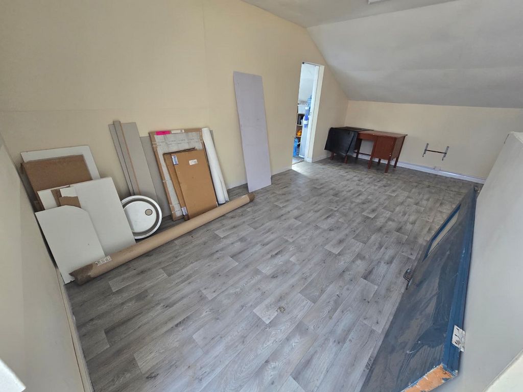 Property photo 3 of 4