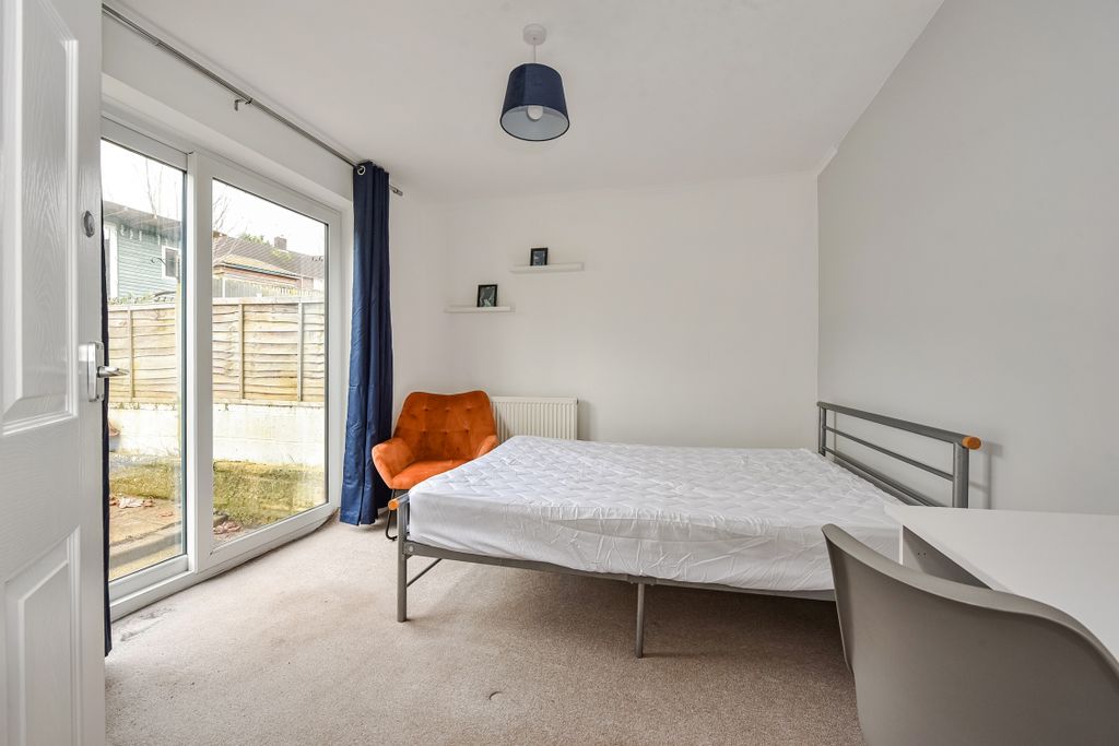 Property photo 2 of 11 Ph12_4815988