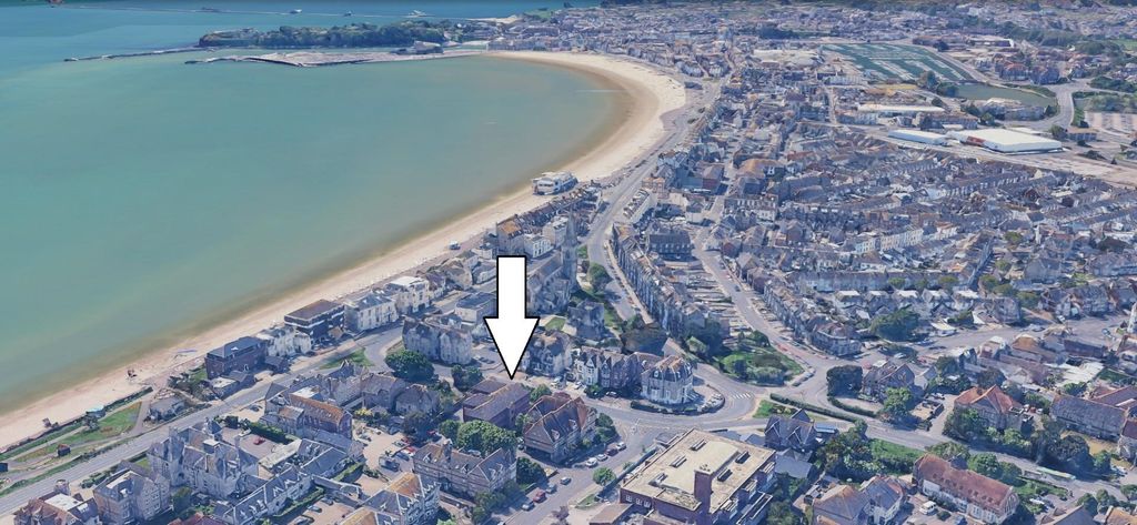 Property photo 3 of 13 7 Windsor Ct.Jpg