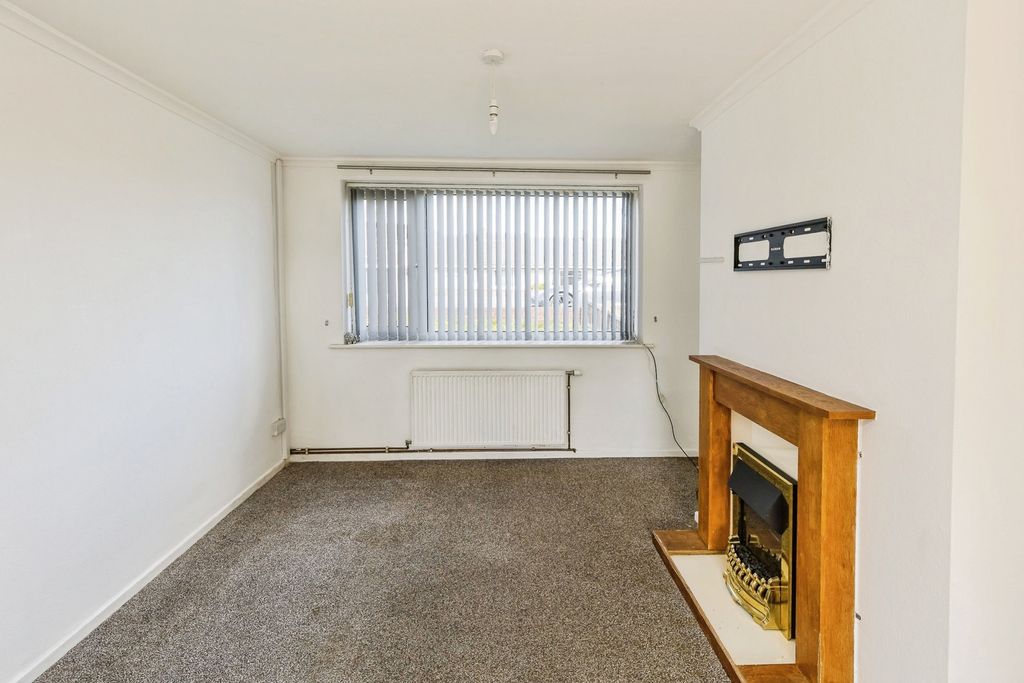 Property photo 3 of 19 Living Room