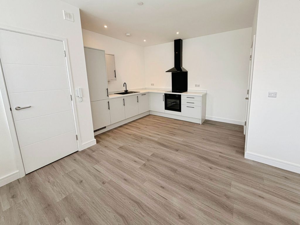 Property photo 3 of 20 Kitchen