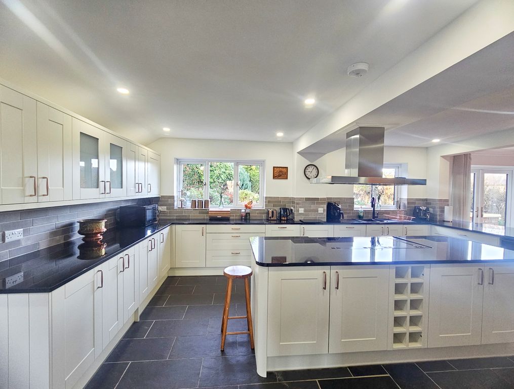 Property photo 1 of 13 19-20240306_090452