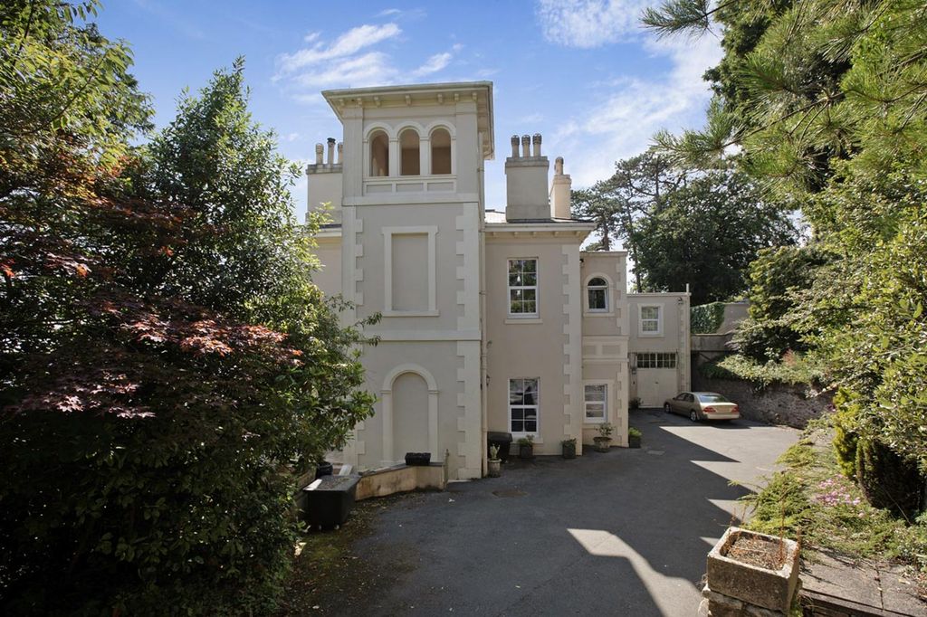 Property photo 3 of 44