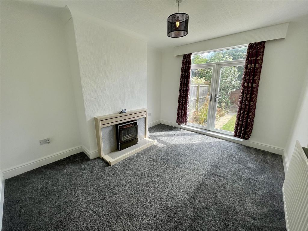 Property photo 3 of 10 Dining Room