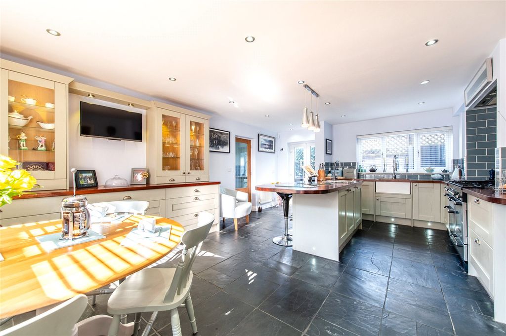 Property photo 1 of 26 Picture No. 11