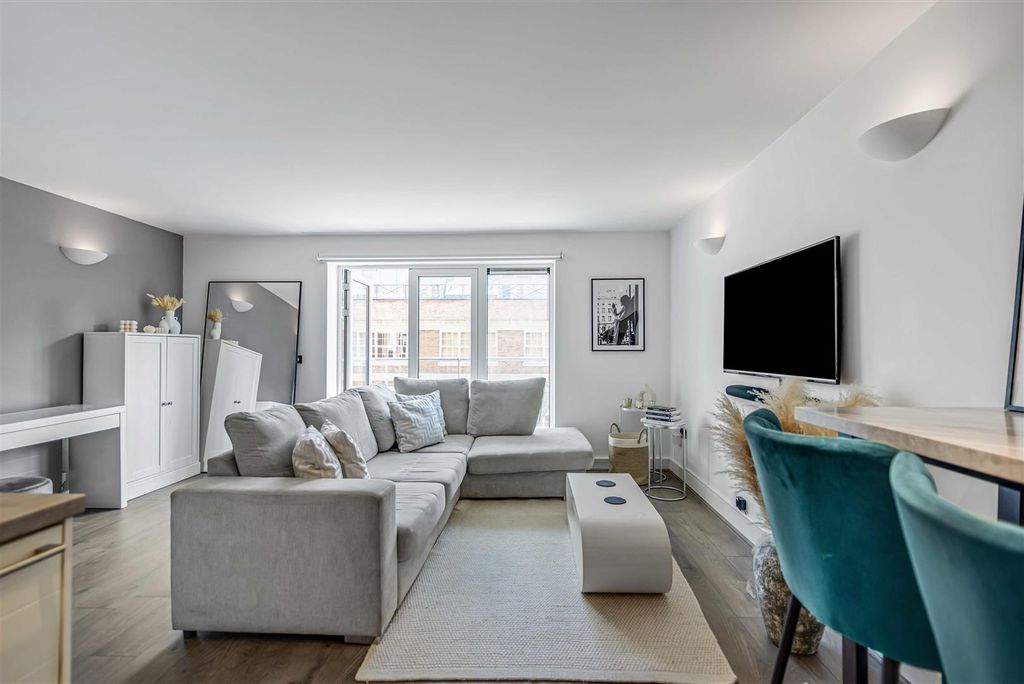 Property photo 2 of 12 Reception Room, Lurline Gardens, Battersea