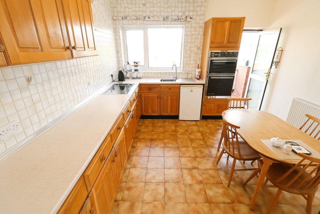 Property photo 3 of 13 Kitchen/Dining Room