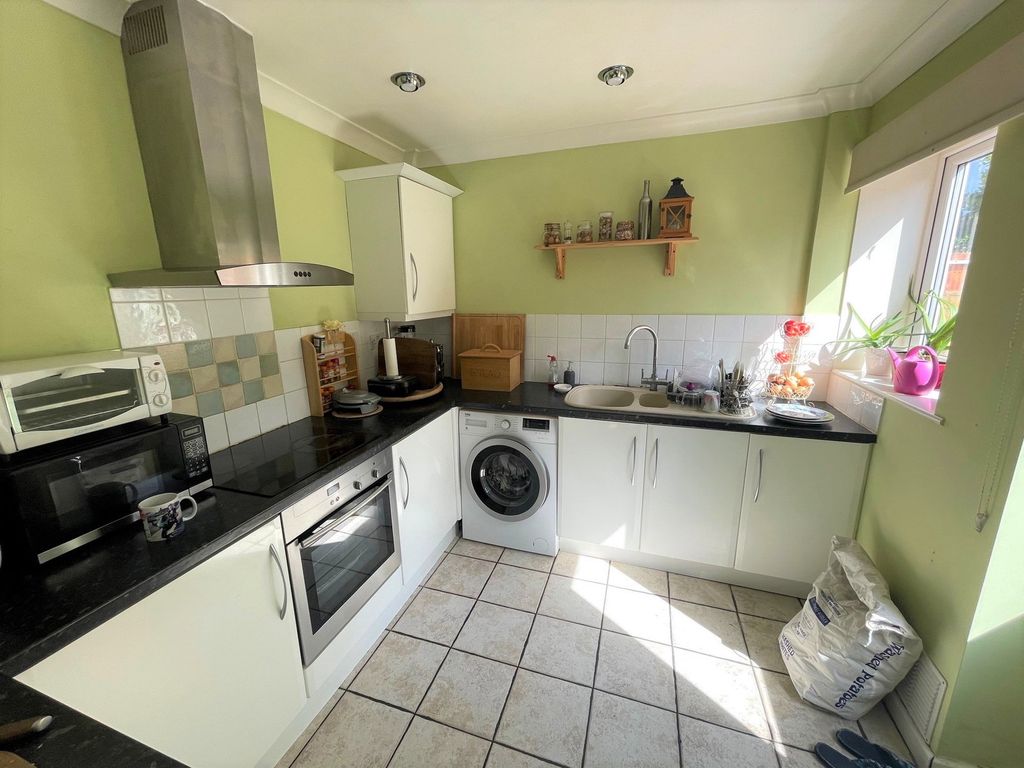 Property photo 3 of 11