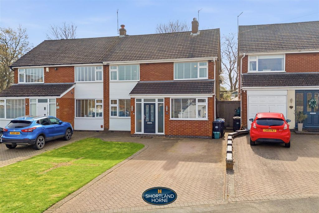 Property photo 1 of 38 17 Holly Walk (18 Of 46).Jpg