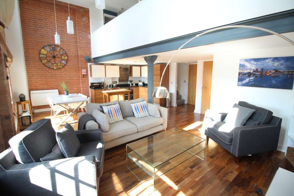 Property photo 2 of 11