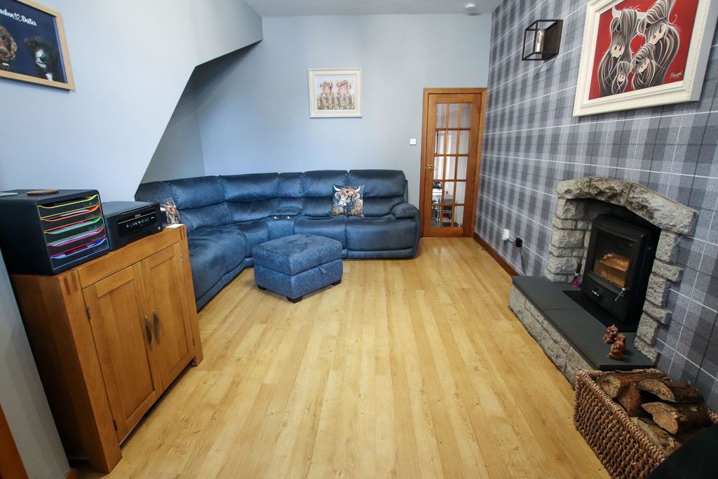 Property photo 3 of 18