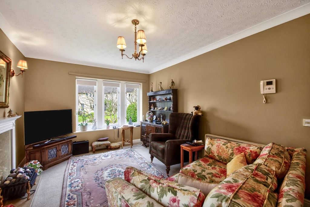 Property photo 3 of 12