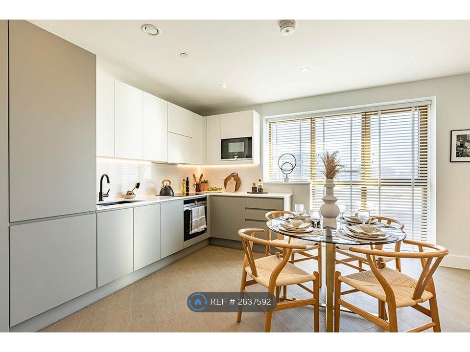 Property photo 3 of 8 Kitchen