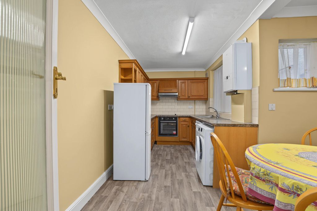 Property photo 3 of 19 Kitchen