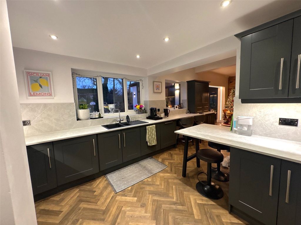 Property photo 2 of 17 Picture No. 16