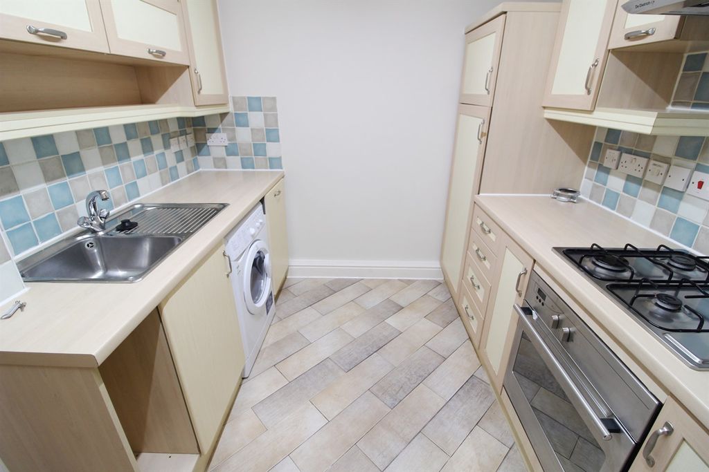 Property photo 2 of 6 Kitchen