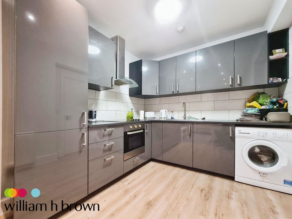 Property photo 3 of 6 Kitchen