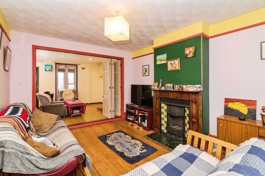 Property photo 3 of 18