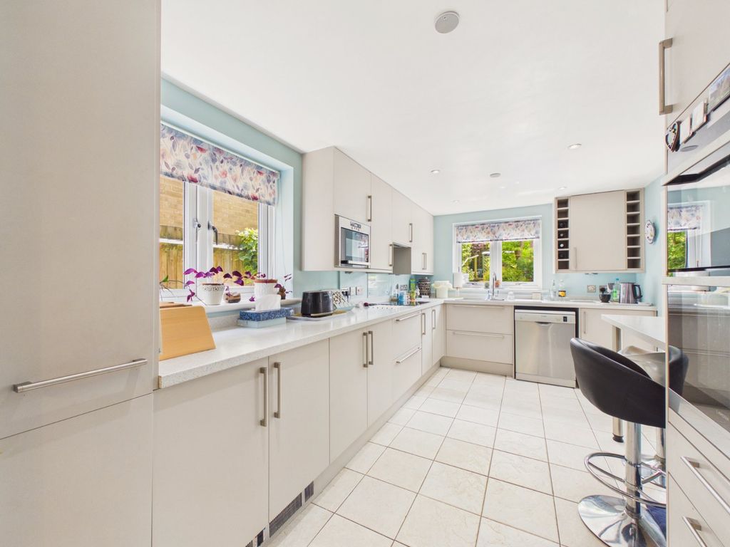 Property photo 3 of 28 Kitchen