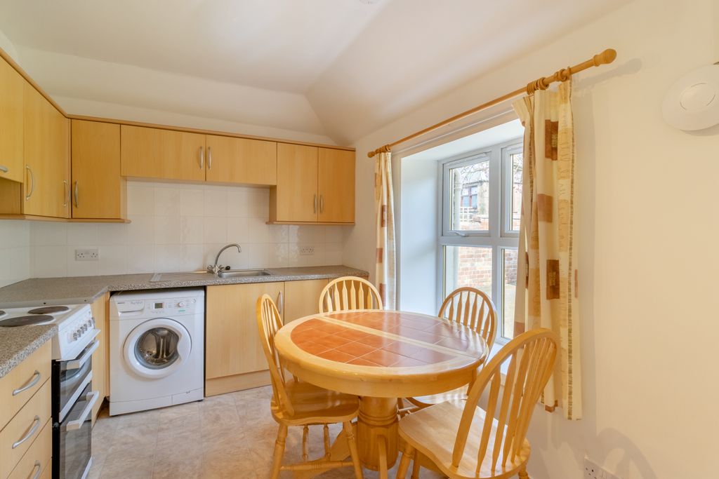 Property photo 3 of 20 Dining Kitchen