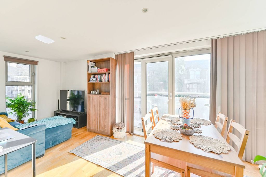 Property photo 2 of 8