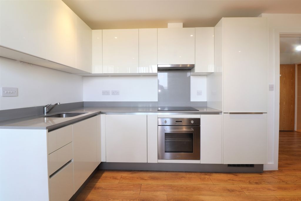 Property photo 3 of 9 Fitted Kitchen