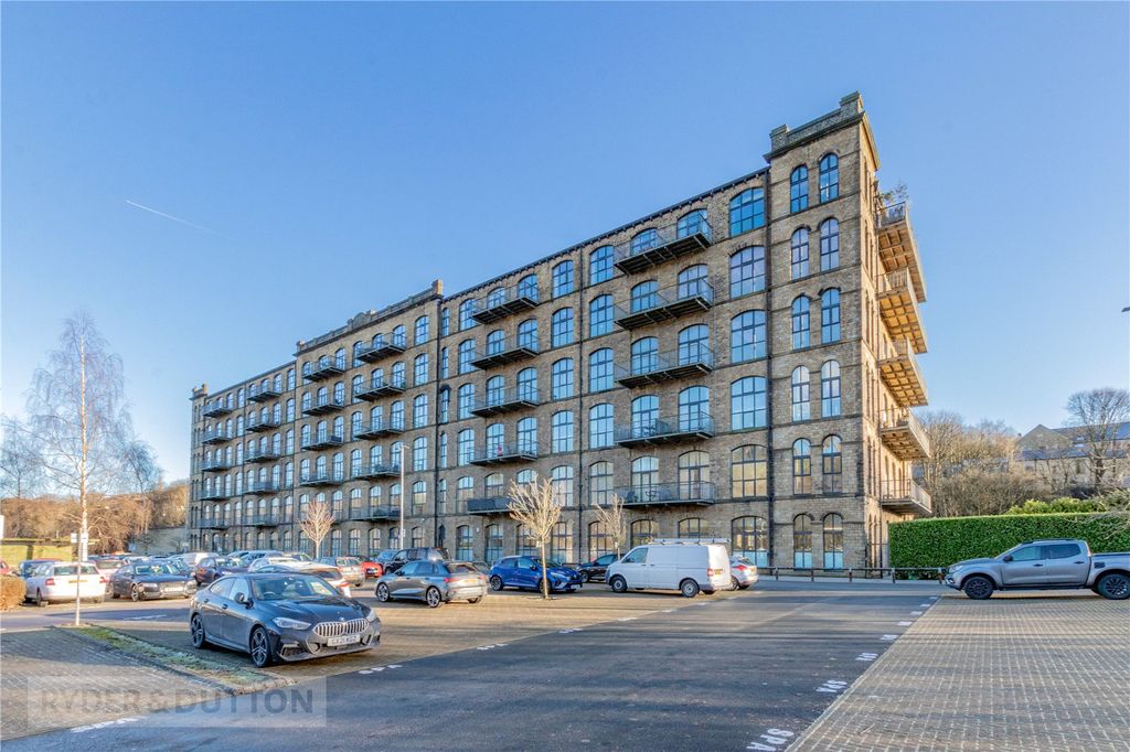 Property photo 1 of 12 Complex