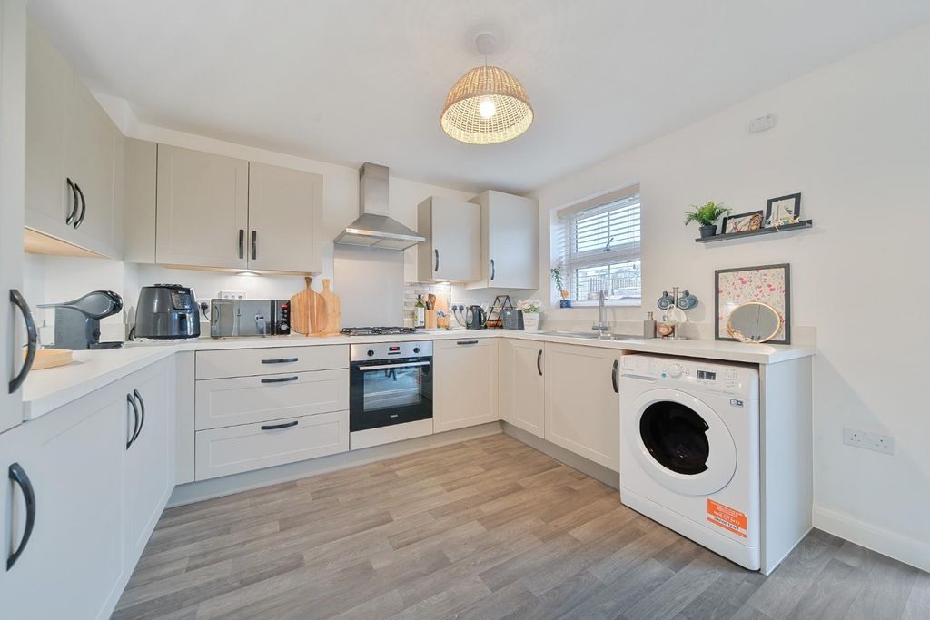 Property photo 2 of 20 1383756-36-692d6d537Bebc-Arw-1.Jpg