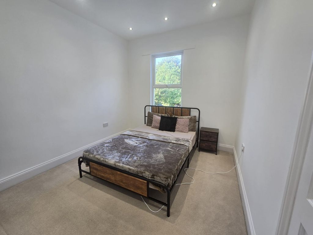 Property photo 1 of 2
