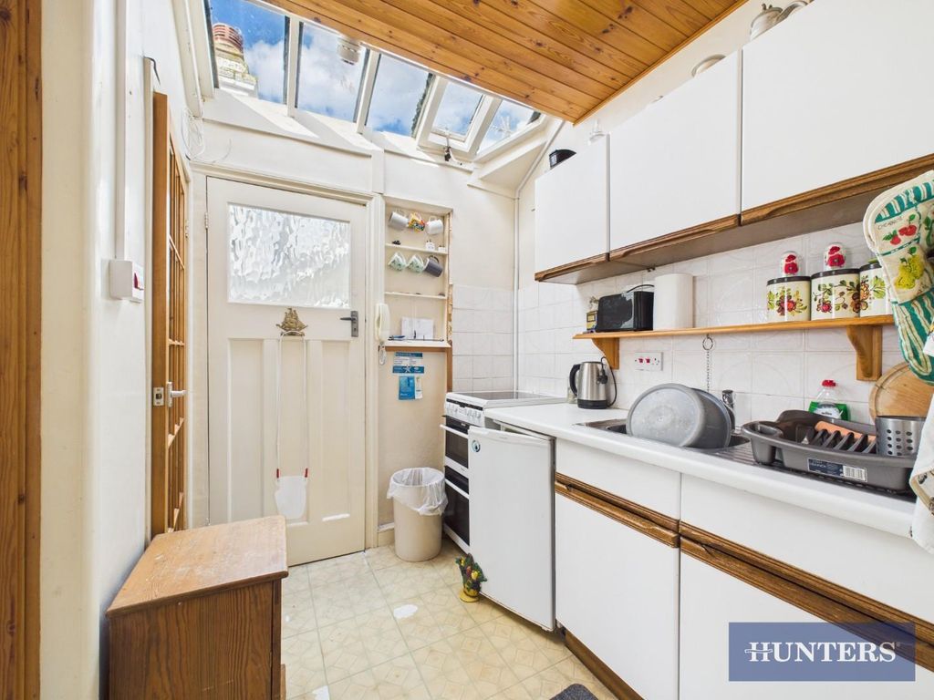 Property photo 2 of 8 Kitchen