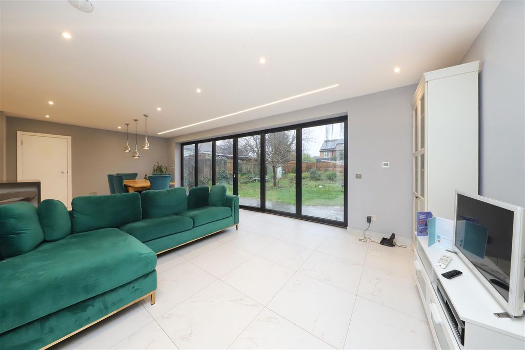 Property photo 3 of 14 Living Room