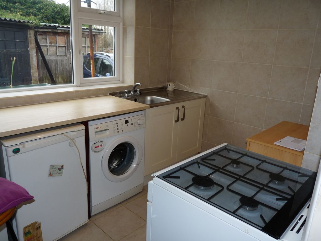 Property photo 3 of 6 Kitchen