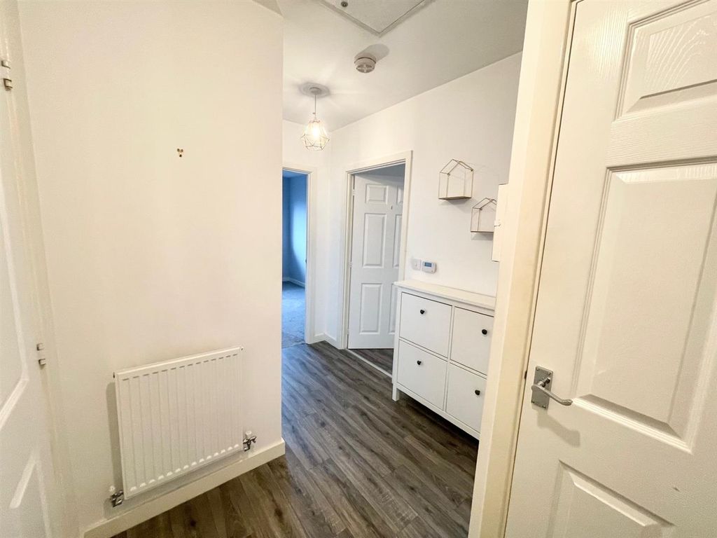 Property photo 2 of 12 Hallway