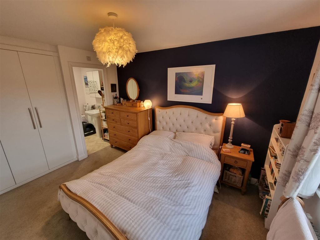 Property photo 3 of 16 Bed 1.1.Jpg