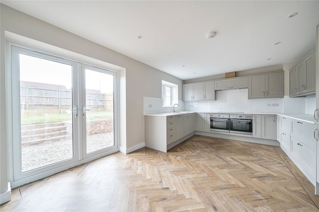 Property photo 2 of 12 Picture No. 06