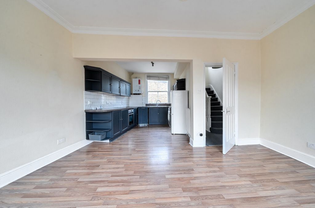 Property photo 3 of 10 1395373-7-694A8F7...