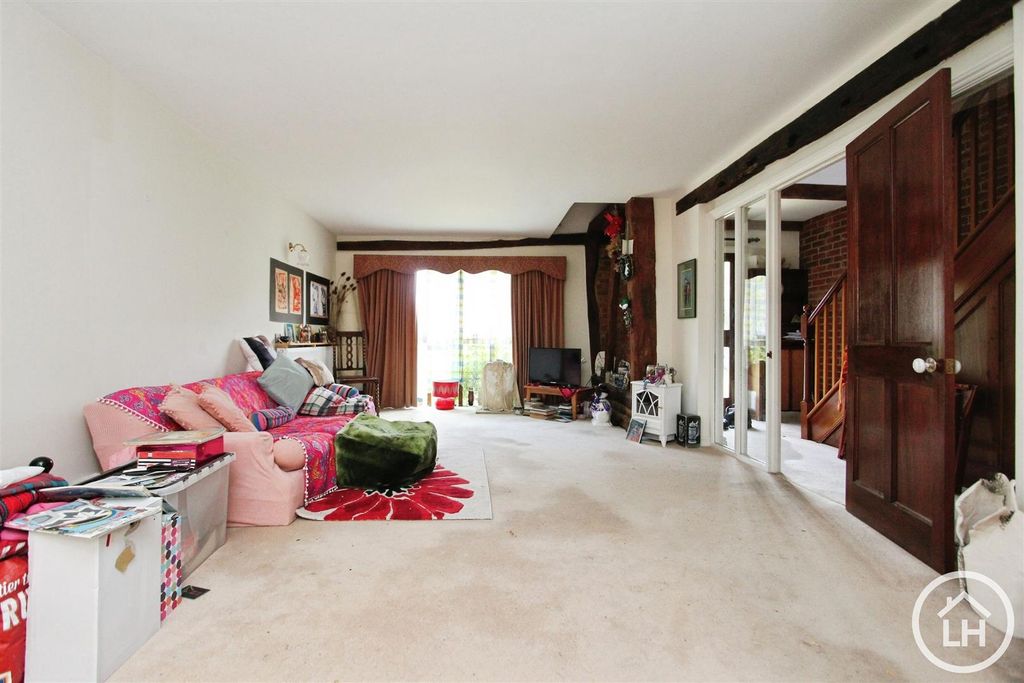 Property photo 2 of 15 Lounge