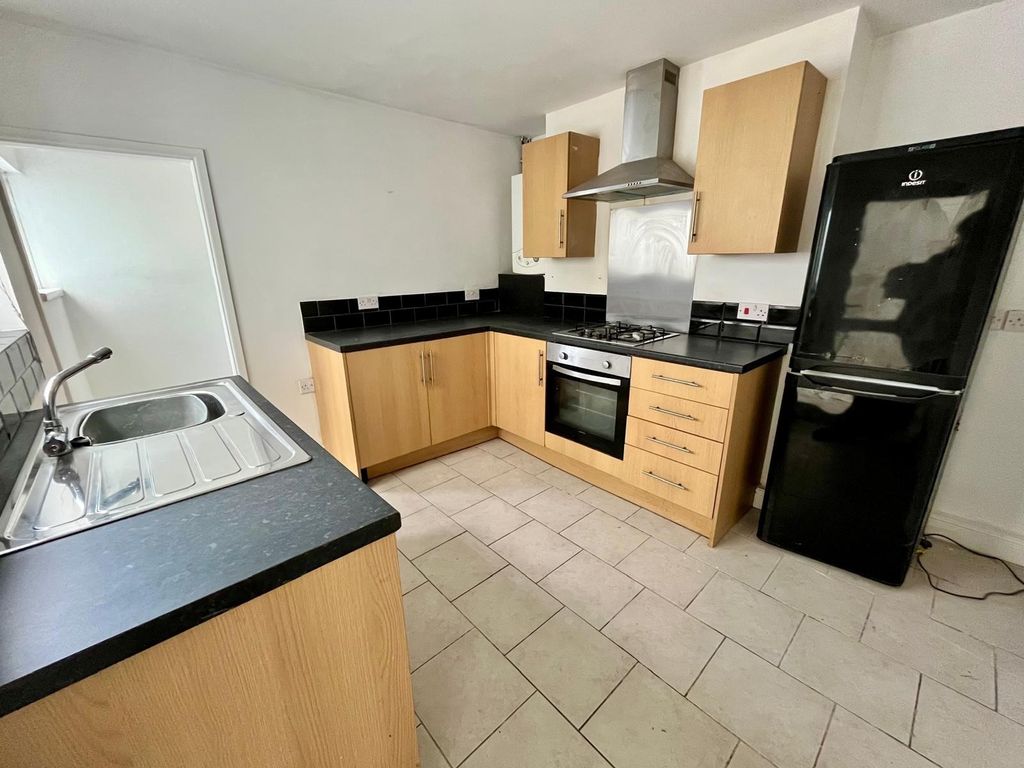 Property photo 2 of 21 Kitchen