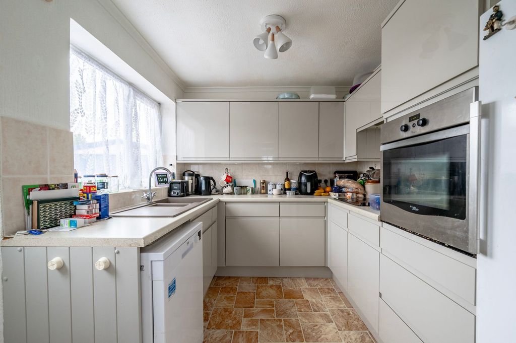 Property photo 2 of 16