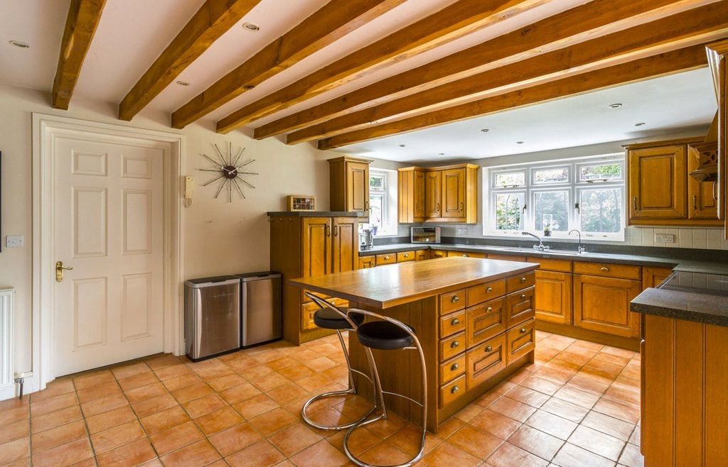 Property photo 3 of 8 Kitchen