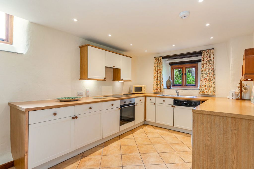 Property photo 2 of 17