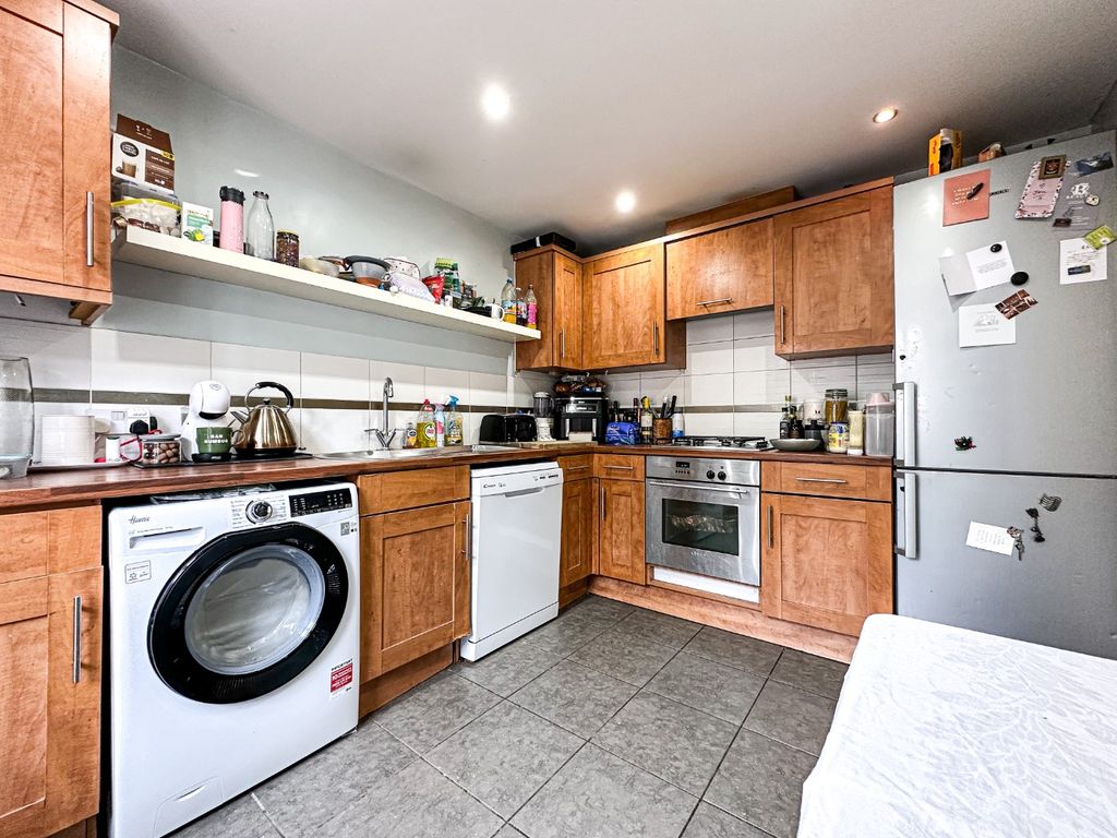 Property photo 3 of 13 4956756